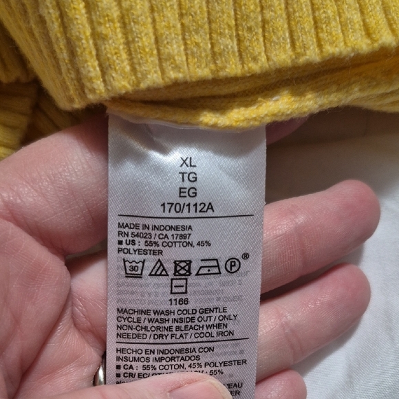 Old Navy Bright Yellow Ribbed Crewneck Sweater - Picture 6 of 6